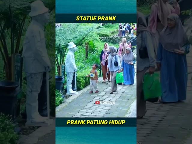 Prank Patung Hidup Bikin Pengunjung Panik...  #shorts