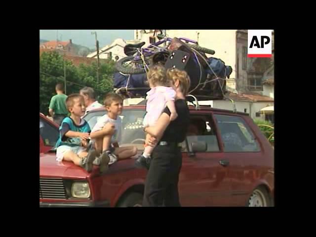 KOSOVO: PRIZREN: SERB TROOPS REPORTEDLY WITHDRAWING (2)