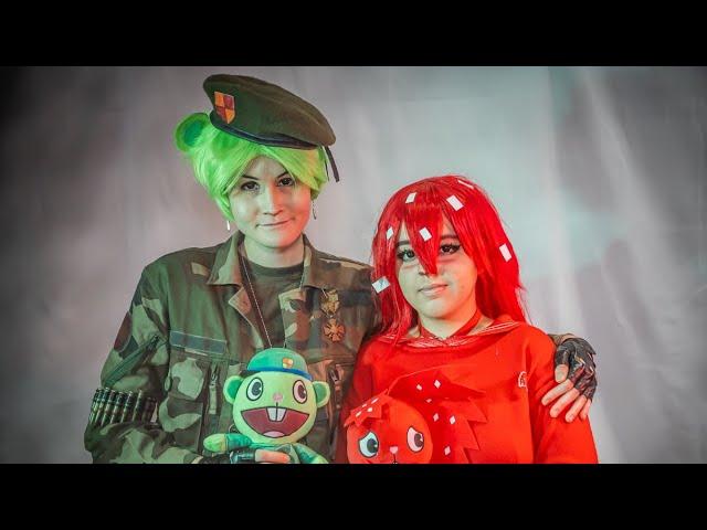 Fliqpy and Flaky cosplayers  Stage performance