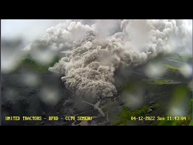 Pyroclastic Flow destroyed Semeru CCTV 4 Dec 2022