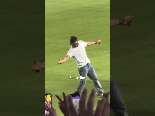 Shahrukh Khan Signature Pose #srk #shahrukh_khan #kingkhan #kkr #shorts