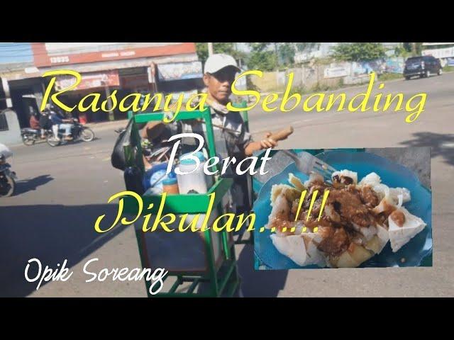 Bakso Tahu Siomay rasanya enak // yang jualan pakai pikulan #Streetfood Opik Soreang