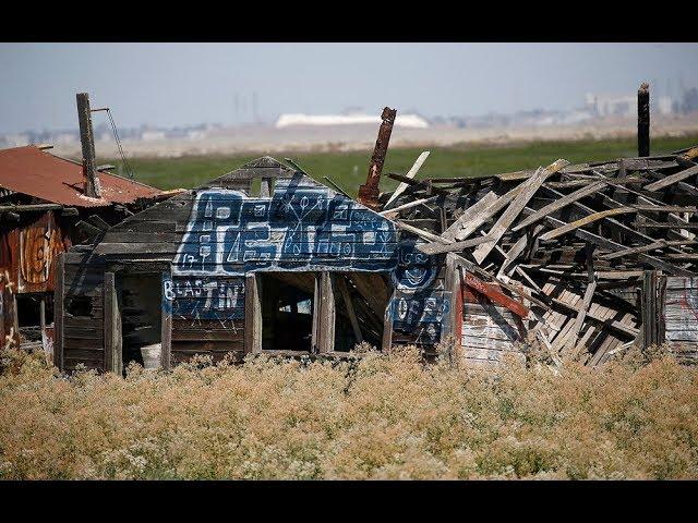 A visit to the sinking ghost town of Drawbridge near San Jose