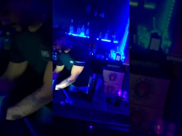 Amazing bartender !!! #bartender #bartenderskills #viral #shorts #puertovallarta #bars 