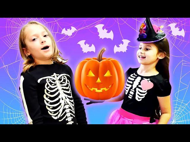 Selin geht auf eine Halloween Party. Kinder Video. Geschwister Show für Kinder