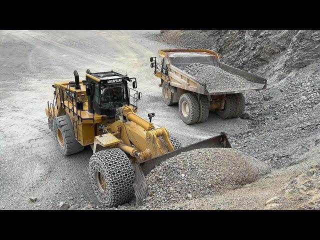 Caterpillar 992K Wheel Loader Loading Caterpillar 777F Dumpers - Interkat SA - 4k