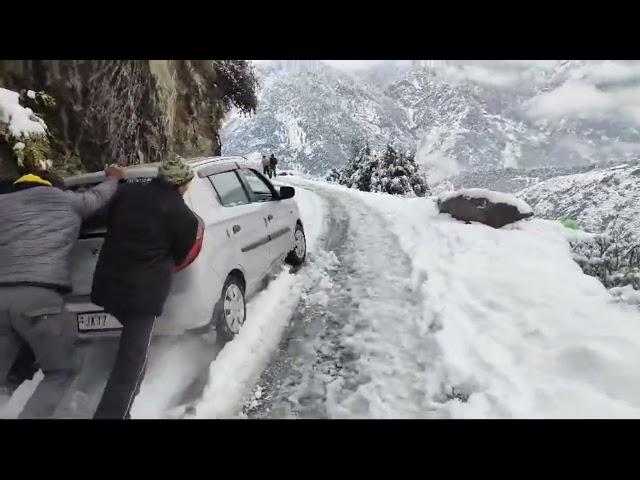 Immediate snow clearance on Trigam-Shalimar road demanded, slippery condition adds public concern