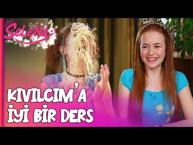 Makarna, Kıvılcım'ın başında aşağı döküldü - Selena Özel Sahneler