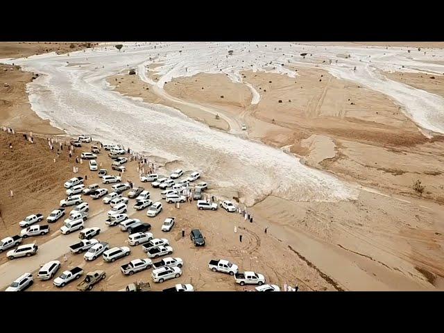 Flooded in a few Seconds ! The first moments of the arrival of terrible flash floods in Oman