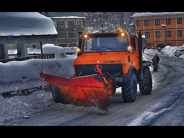 Unimog con lama sgombero neve Breuil Cervinia stagione 2017/2018