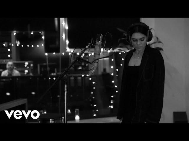 Jessie J - Queen (Acoustic)