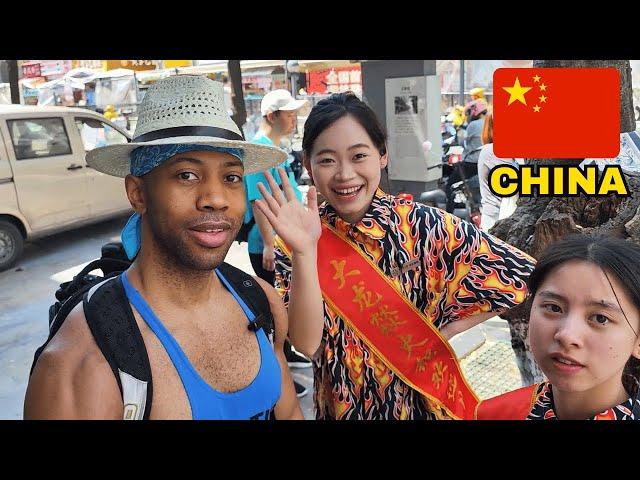 Chinese Girls Invite Black Man to Hotpot and are Impressed by his Perfect Chinese