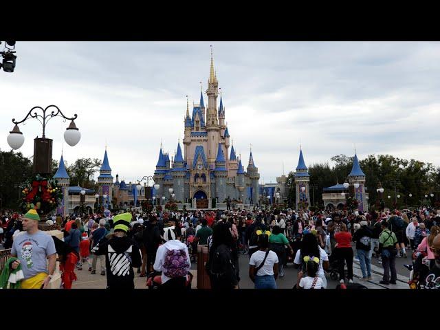 Christmas Day 2024 at Magic Kingdom Heavy Crowds & Wait Times | Walt Disney World December 25th 2024