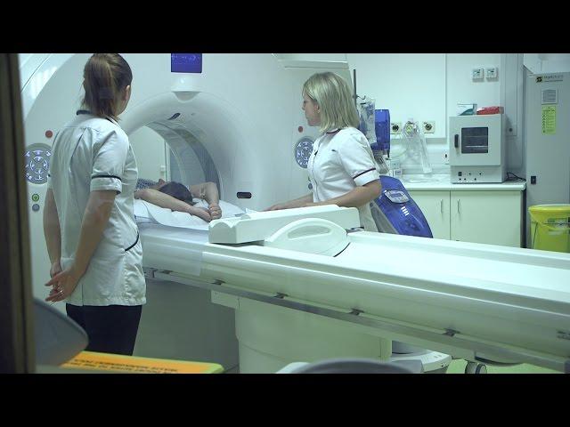 What is it like to have a CT scan? | Cancer Research UK