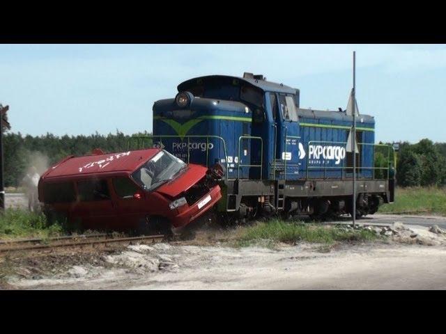 Accident at the railway crossing - staging. Incydent na przejeździe kolejowym - inscenizacja.