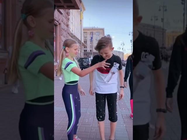 МИСС НИКОЛЬ ОБЛИЛА ЕГО ВОДОЙ #shorts #shortsvideo #video #tiktok