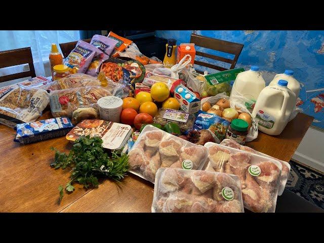 Free food in the USA /they gave a lot of meat, milk and other products /They give to everyone/review