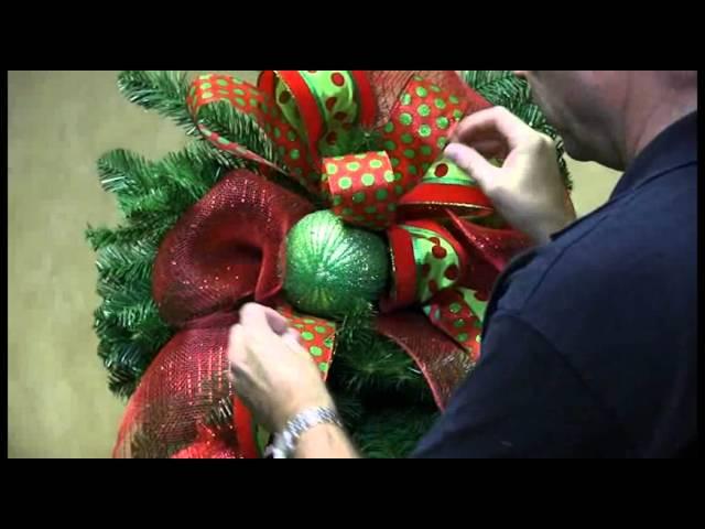 How To Decorate a Teardrop Wreath for Christmas - Trees n Trends - Unique Home Decor