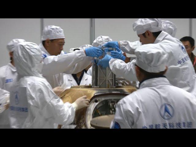 Chang’e-5 lunar samples extracted from the capsule