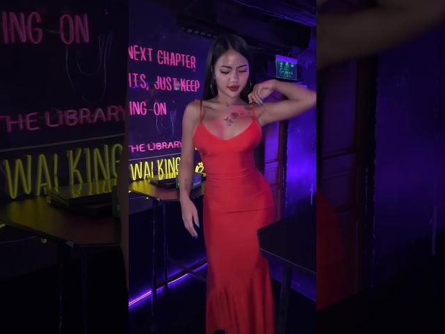 It's Praew Phatcharin in the club  #reddress