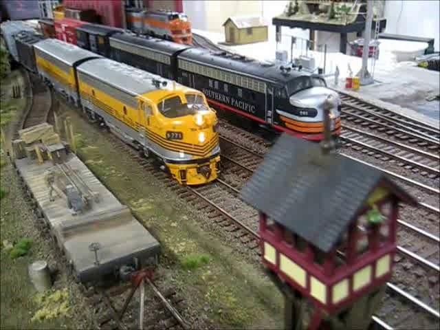 O scale train running