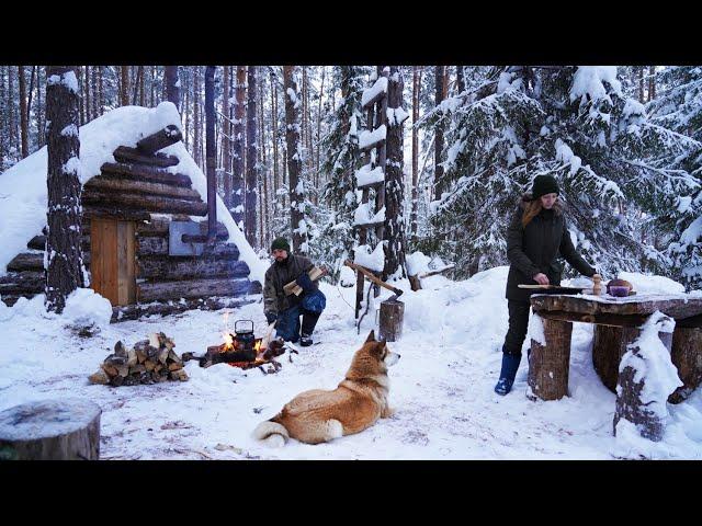 ЛЕСНАЯ ХИЖИНА В ЗИМНЕМ ЛЕСУ | ПЕЛЬМЕНИ НА КОСТРЕ | ДУШЕВНЫЙ ОТДЫХ У КОСТРА