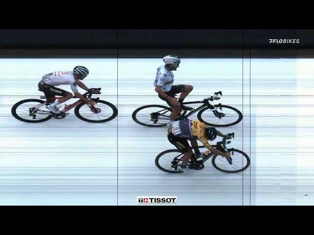 Primoz Roglic Beats Julian Alaphilippe By Inches! | Liege-Bastogne-Liege