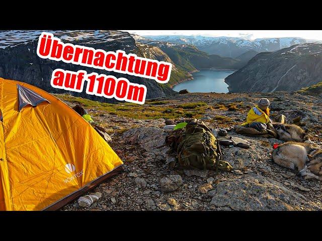 Übernachtung auf Trolltunga / Norwegen / Outdoor