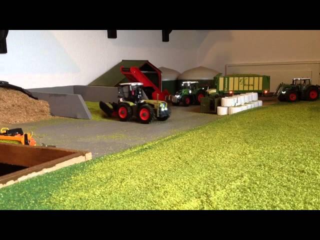 Self-propelled forage Harvester on Siku RC Remote Control