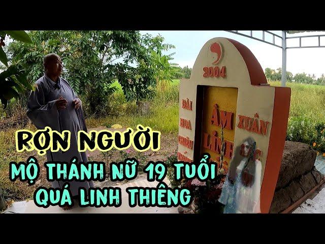 Kỳ lạ mộ cô gái 19 tuổi chết quá linh nên được phong Thánh Nữ trong ngôi chùa giữa đồng kì bí