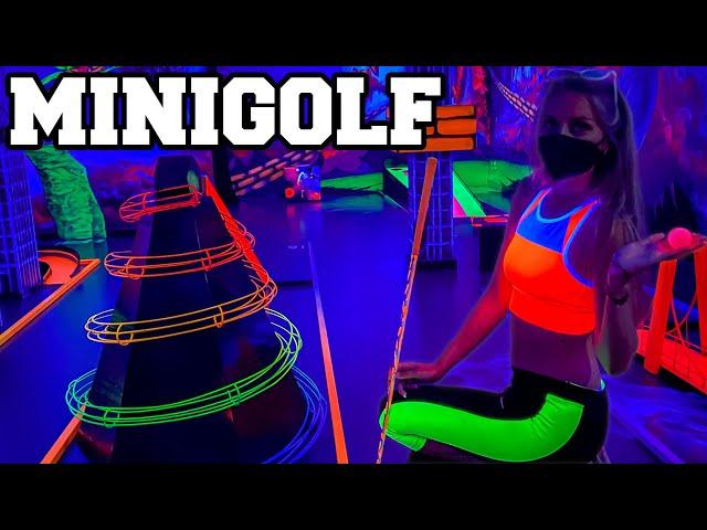 SCHWARZLICHT Minigolf  in 3D!  (Erstes Mal) | Nessi