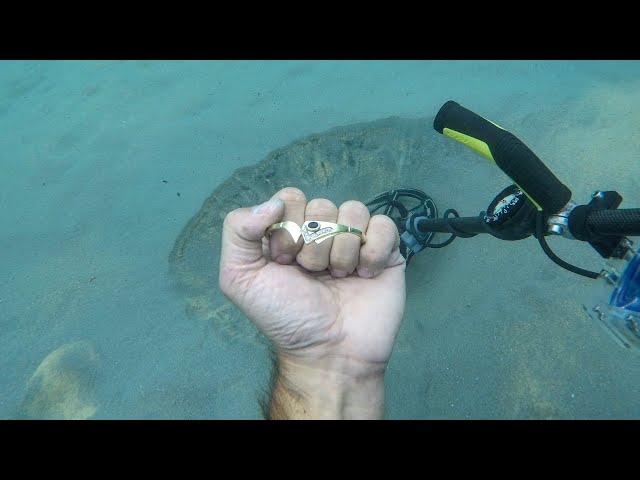 ⭐️ Metal Detecting Underwater. Finds underwater. Found a Gold Bracelet! Octopus. Star. Gold finds