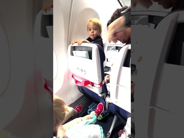 Tips for flying with kids #safety #lifehacks #plane #travelwithkids #shorts