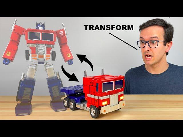 Auto Transforming Optimus Prime by Robosen