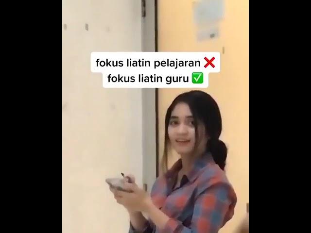 fokus liatin ibu guru cantik..#viral