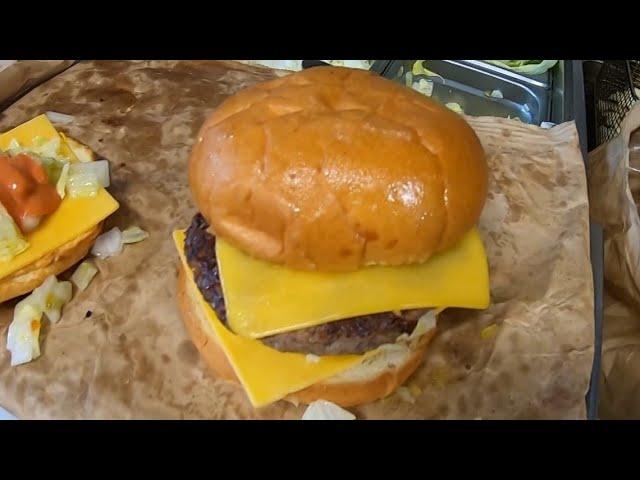 Buzzfeed and Yelp say this is the best burger joint in Washington - KING 5 Evening