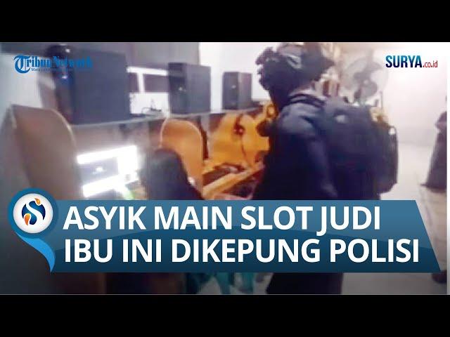 Emak-emak Ini Dikepung Polisi Bersenjata Lengkap Saat Asyik Main Slot Judi Online di Warnet