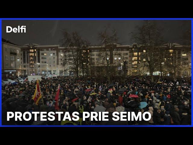 Tiesiogiai:  protestas prie Seimo „Dešimt minučių tylos“