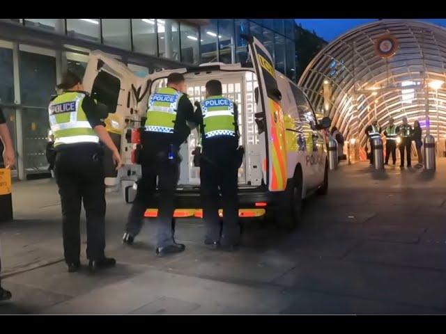 Police Scotland Struggle to Arrest a Couple of Girl Neds at St Enoch Square