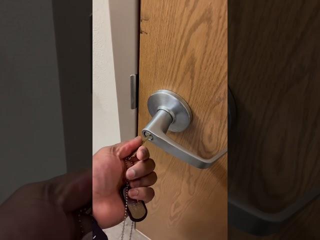 How to unlock door without the key ( Quick and easy )