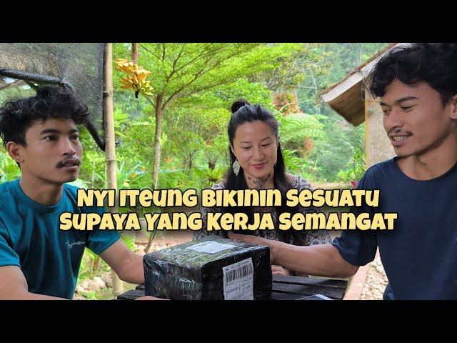 Unboxing Paket Ajaib Bareng Samantha : Langsung Semangat Kerja!