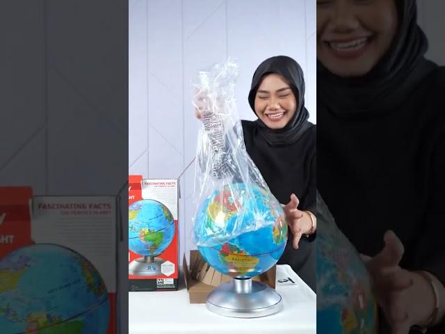 Turn learning into adventure with the Discovery Mindblown 2-in-1 Earth Globe from Petrosains Shop!