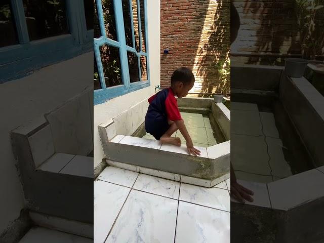 SI BOCIL TURUN DI KOLAM ANGKER #shorts