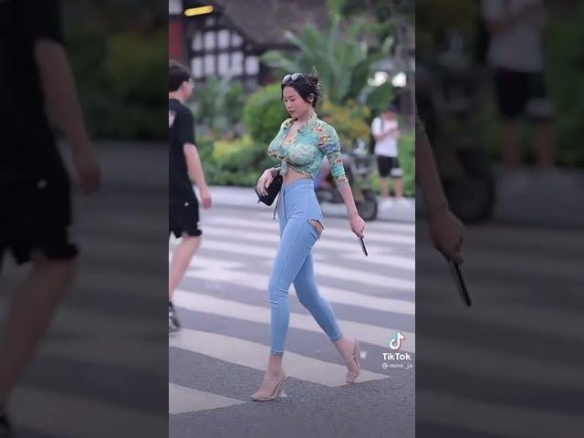 Pretty hot girls walking down the street | bouncing boobs | tight pants