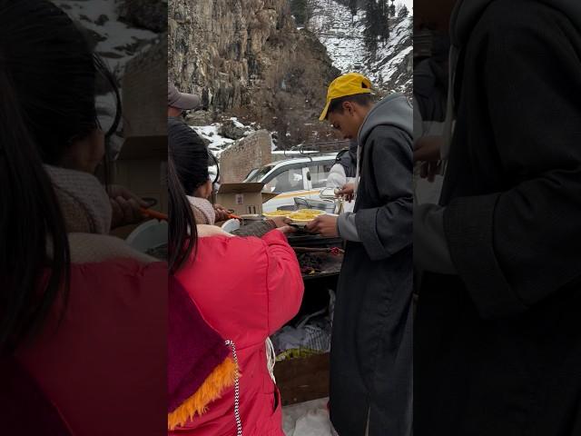 Kashmir street food maggie #shortsfeed #travel #snow #viralvideo #shorts #kashmir #shortsfeed