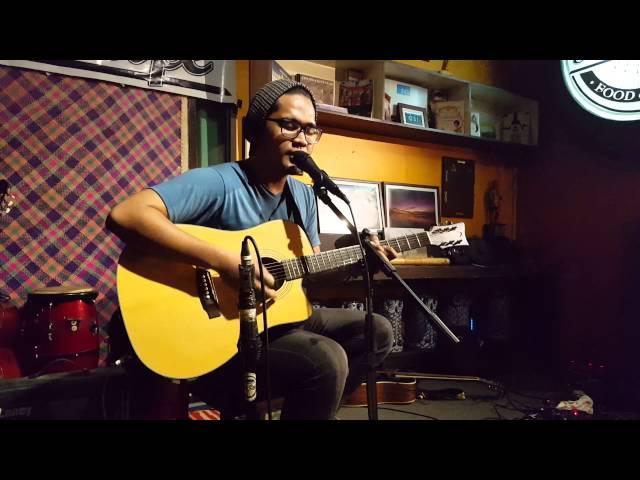 Stay Alive by Red Corpuz live at Sev's Cafe