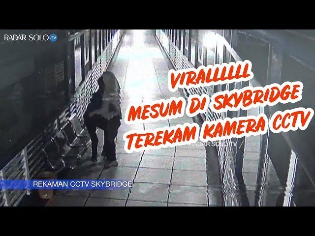 Viralllll, Aksi Mesum di Skybridge Solo Terekam Kamera CCTV