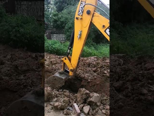 JCB at work #jcb #rain #road