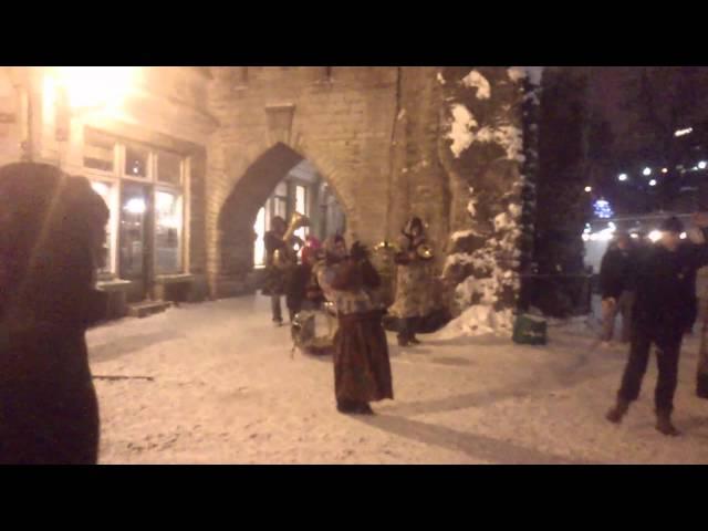 Street music in winter Tallinn (Pielietais Munštuks)