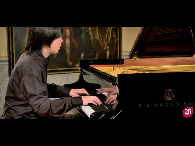 Jacky Xiaoyu Zhang interpreta di Ludvig van Beethoven la Sonata no.31 op.110